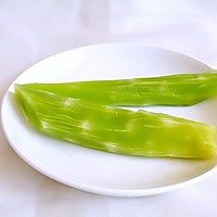 莴笋炒香肠#德国MIJI爱心菜#的做法图解1
