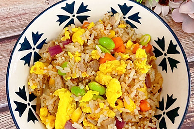 鸡肉丸子蛋炒饭