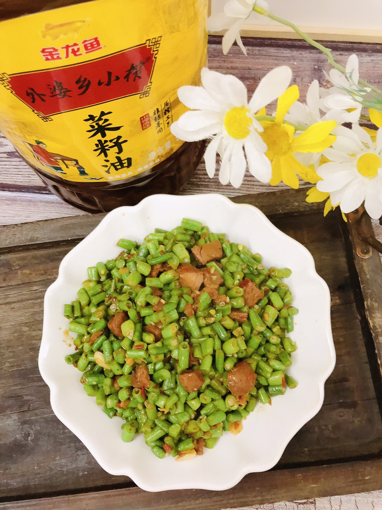 鸡肉辣椒酱炒豆角的做法