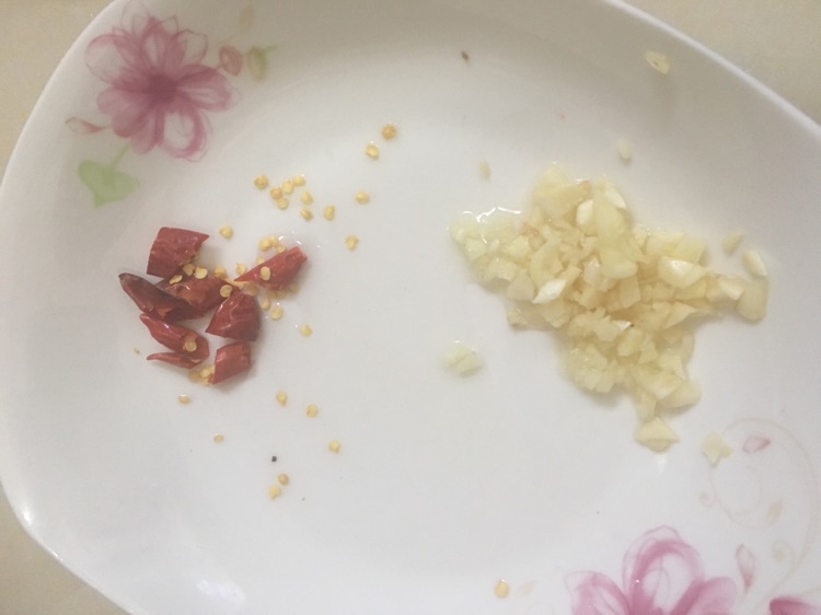 蒜蓉炒生菜（家常菜）的做法图解1