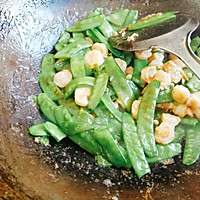 清炒虾仁荷兰豆的做法图解6