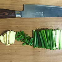 姜葱鸡煲的做法图解2