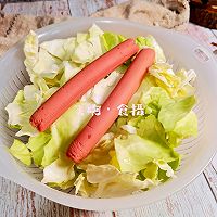 #少盐饮食 轻松生活#减脂椒油包心菜火腿肠的做法图解2