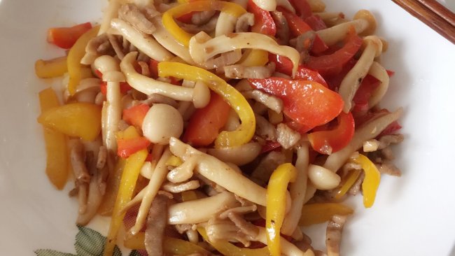 彩椒炒白玉菇的做法