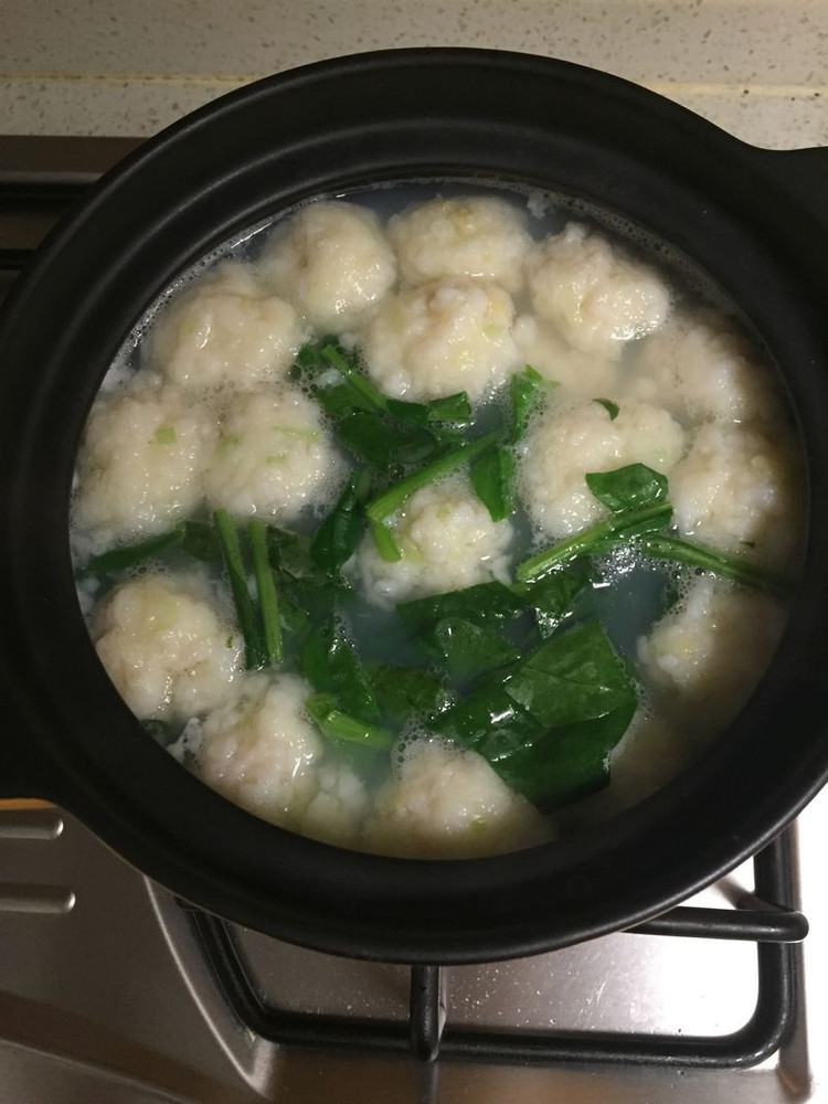减脂食谱之「龙利鱼丸汤」的做法