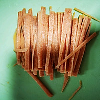 土豆丝炒午餐肉丝的做法图解1