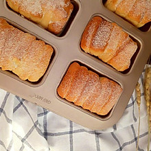 长草很久的炼乳面包