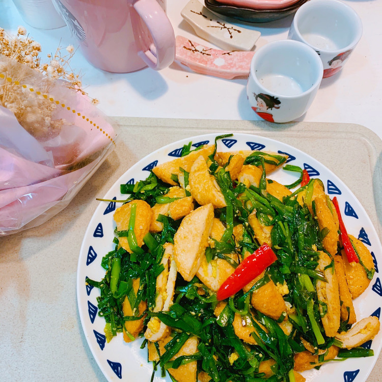 韭菜炒鱼饼的做法