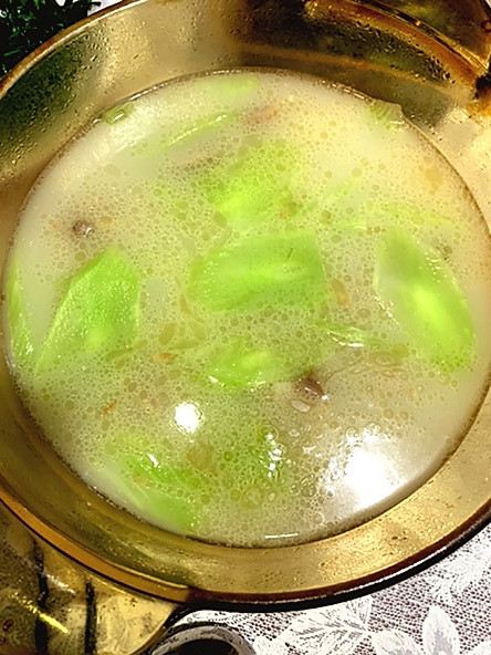 莴苣烧咸排的做法