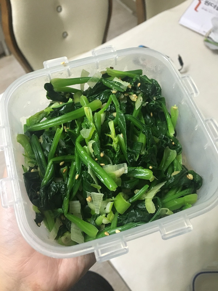 韩式下饭小菜之拌菠菜的做法