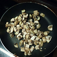 香蒜蘑菇土豆的做法图解2