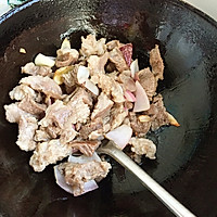 脾酒炖牛肉土豆的做法图解6