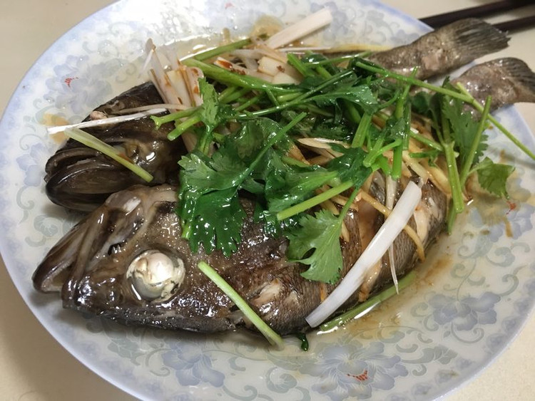 清蒸海杂鱼的做法