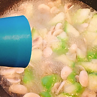 汤鲜味美！适合天热的刮油神汤！丝瓜蘑菇汤的做法图解9