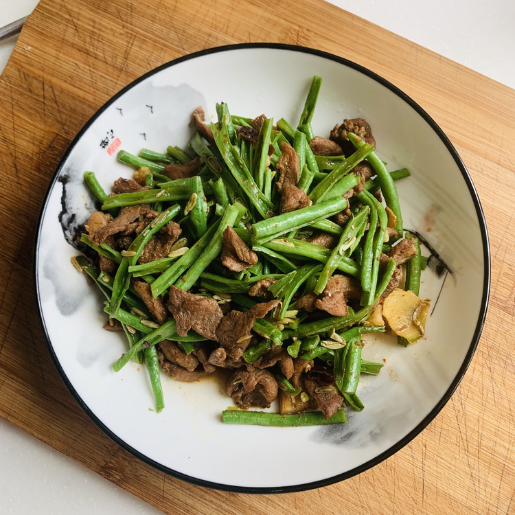 你一定没吃过剪开的缸豆炒肉丝的做法