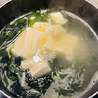 暖胃减肥美汤❤️裙带菜虾米豆腐汤的做法图解9