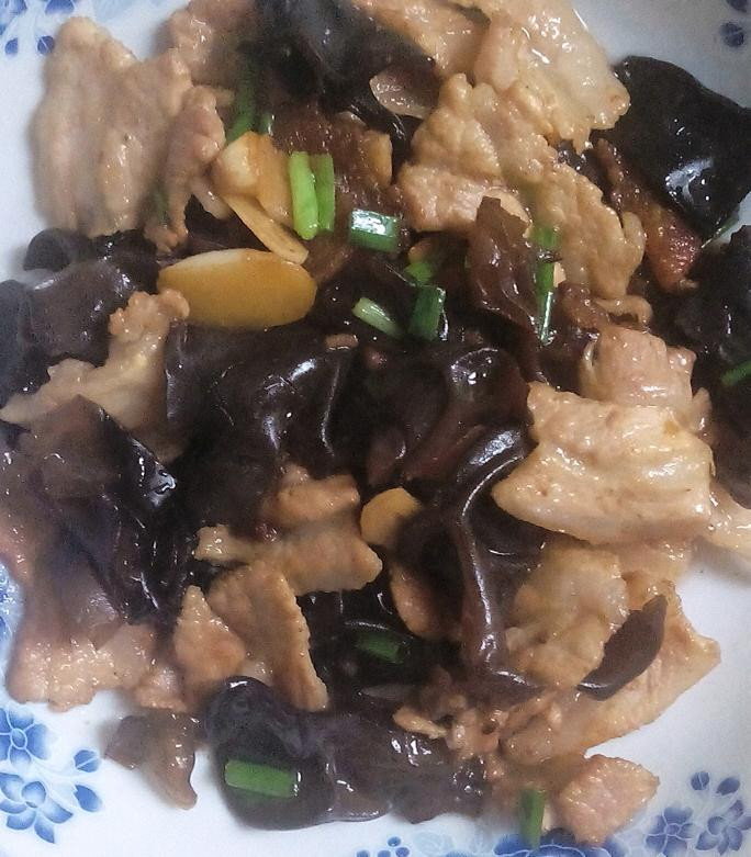 木耳炒肉的做法