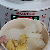 奶白色的白萝卜烧猪骨汤的做法图解2