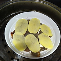 创意蒸菜--土豆片躺大虾的做法图解1