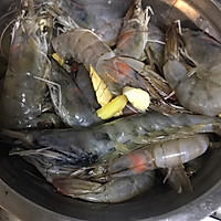 红红火火茄汁大虾，抵挡不住的诱惑的做法图解1