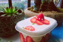 #一蔬一饭皆告白#草莓盒子蛋糕的做法