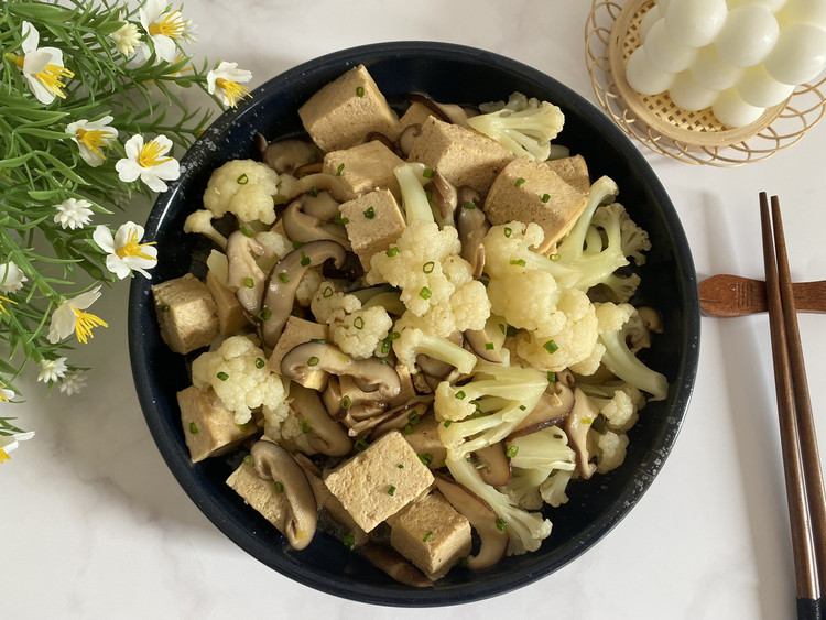 香菇花菜炖豆腐的做法