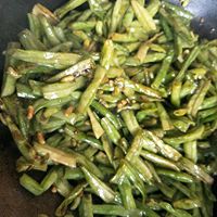 干煸豆角的做法图解5