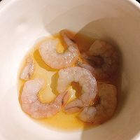 牛油果虾仁厚蛋烧的做法图解1