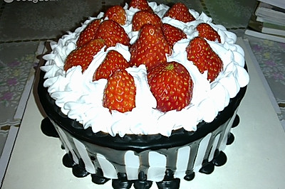 浓情巧克力草莓蛋糕