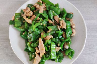 尖椒炒肉，零基础也能做的很完美