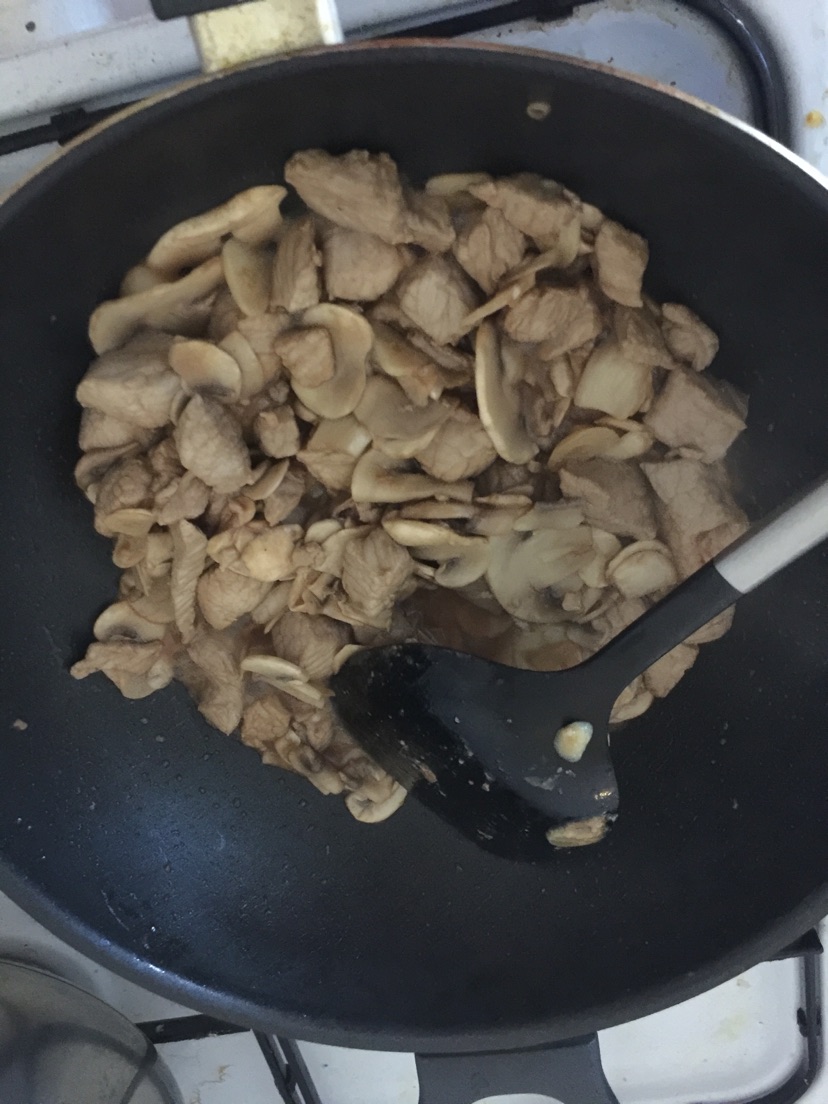 鲜菇炒肉的做法图解4