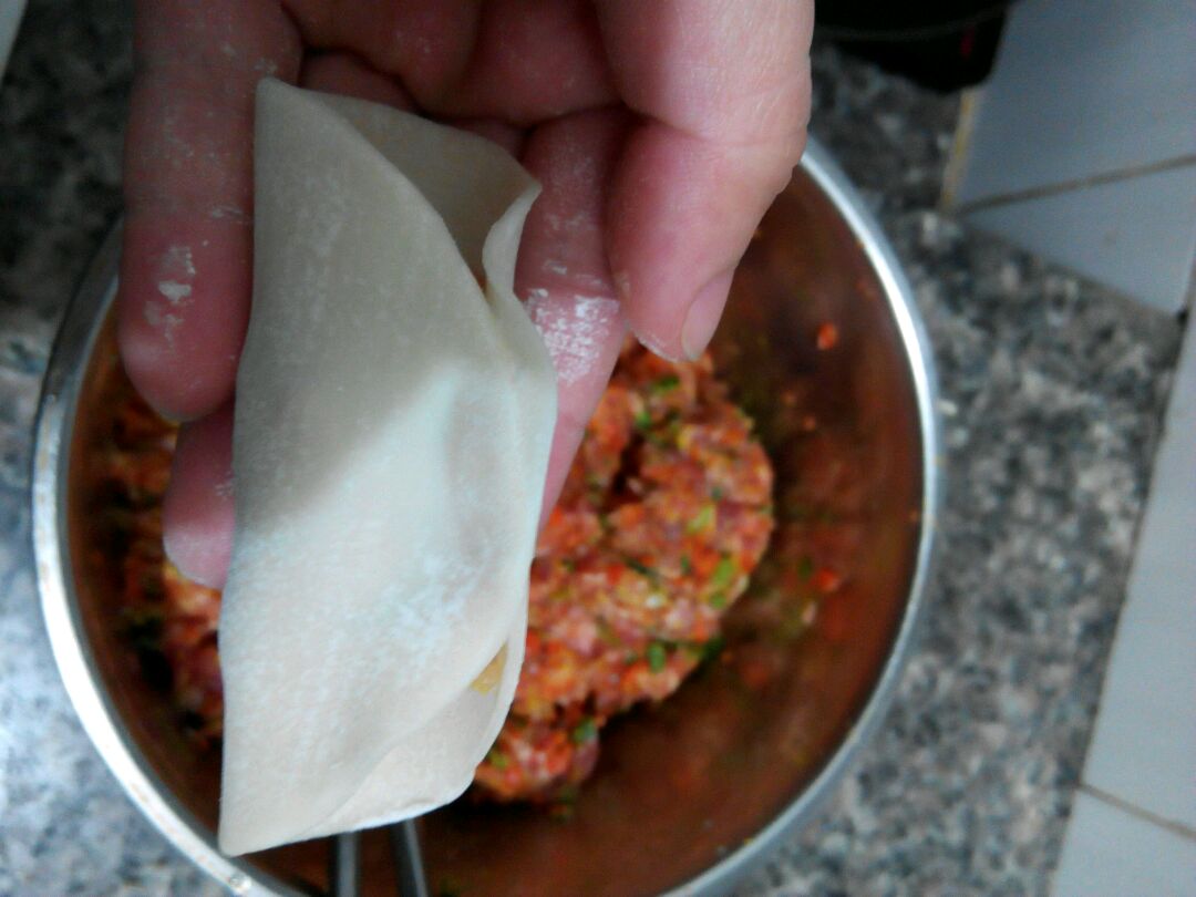 胡萝卜香葱饺子（月牙型包法）的做法图解4