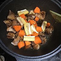 铸铁锅焖大骨肉的做法图解2