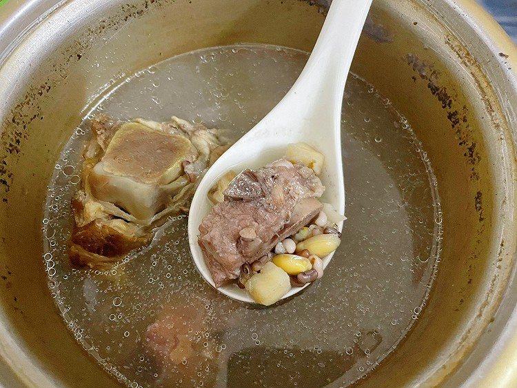 广东靓汤—山药茯苓薏米猪骨汤的做法