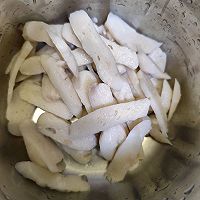 韭菜炒墨鱼饼的做法图解1