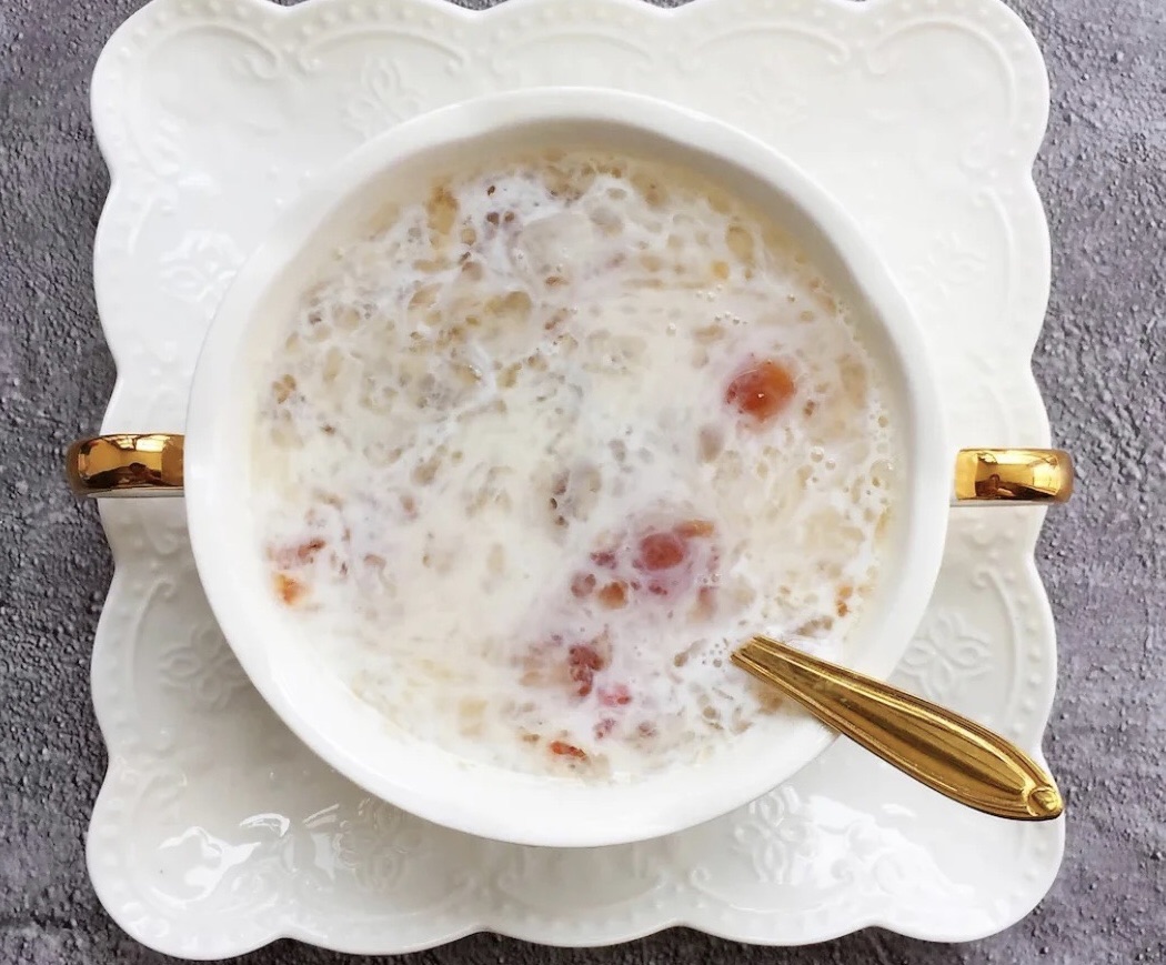 雪燕桃胶皂角米炖牛奶怎么做_雪燕桃胶皂角米炖牛奶的做法_豆果美食