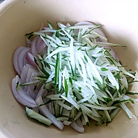 黄瓜蒜汁凉拌面（小布版）的做法图解1