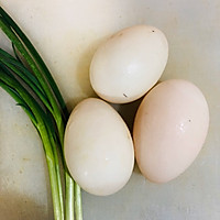 快手小葱跑蛋的做法图解1