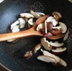 蘑菇饭的做法图解2