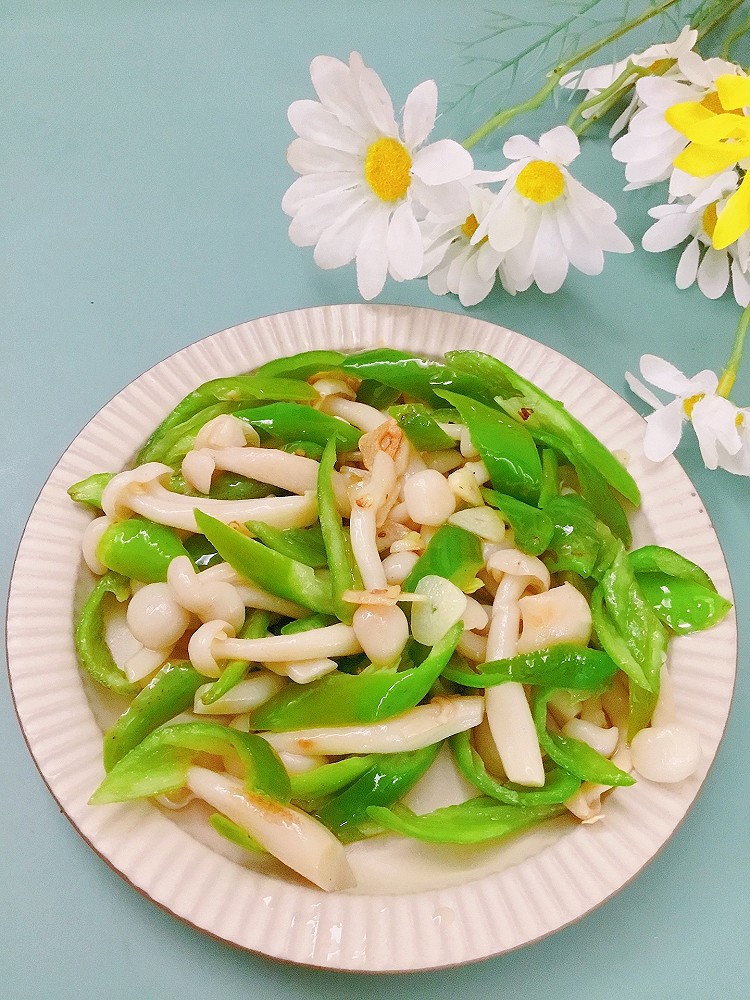 青椒炒白玉菇的做法
