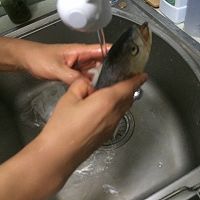 熊猫人美食：魔古鱼汤的做法图解2