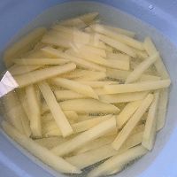 比kfc还好吃的炸薯条的做法图解2