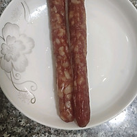 腊肠炒鸡蛋的做法图解1