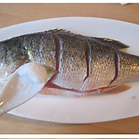 葱油鲈鱼的做法图解2