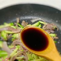 牛肉黄瓜炒面的做法图解5