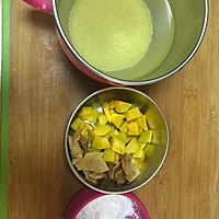 o腻腻宝的辅食：可以拿着吃的南瓜小米红枣粥的做法图解1