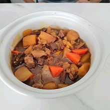 红烧牛肉炖土豆