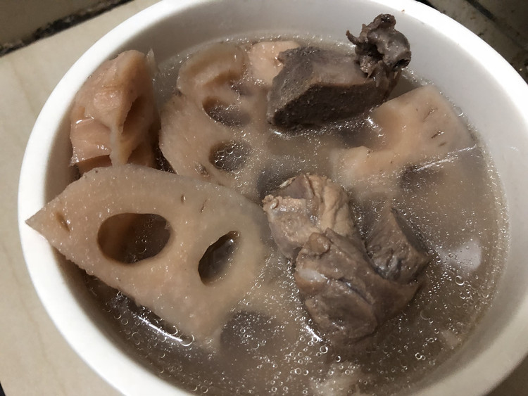 莲藕排骨红枣汤的做法