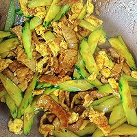 黄瓜炒肉的做法图解2