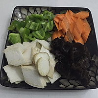 杏鲍菇炒青椒的做法图解1